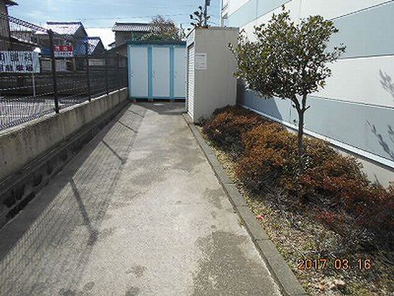 レオパレスグレース 庭