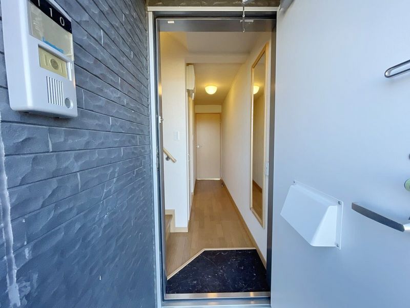 LEONEXT Denen Entrance