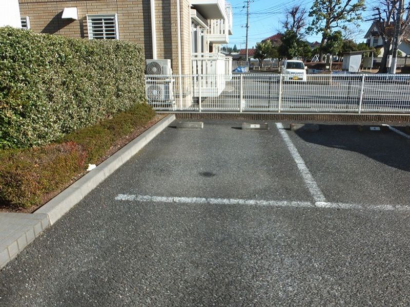 レオパレスさぎしまⅢ 駐車場