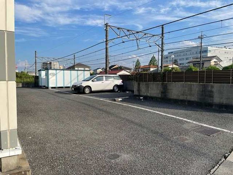 レオパレスグランシャリオ 駐車場