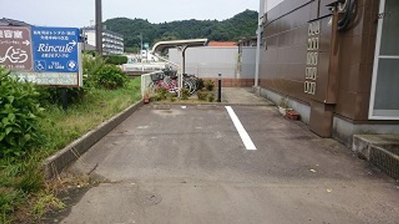 レオパレスＡヴィレッジ 駐車場