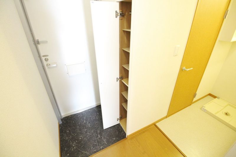 レオパレス瑞喜 玄関