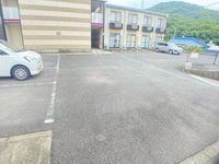 レオパレスコンフォール　ミノ 駐車場