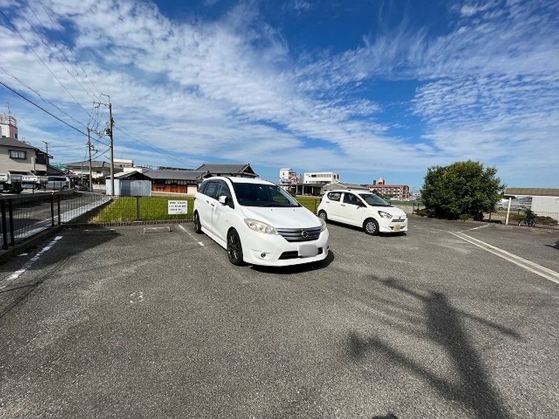 レオパレスベアフルーツ 駐車場