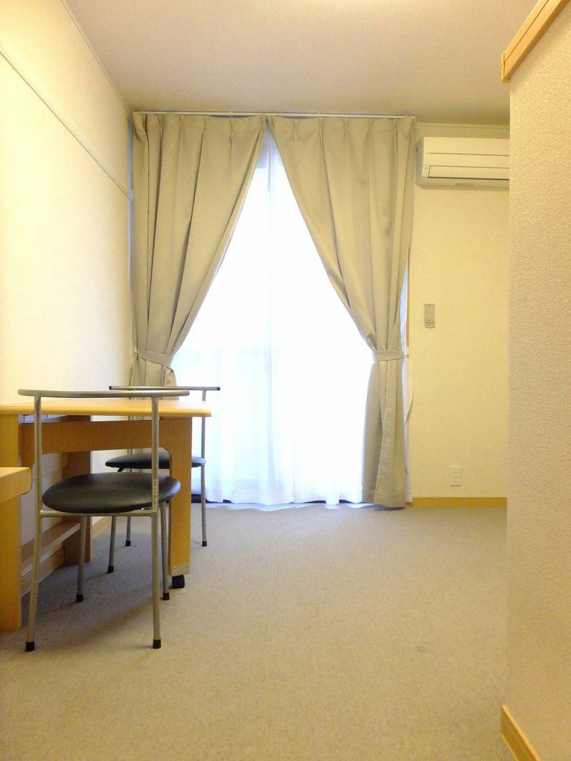 レオパレスハーバーサイドＥ棟 居間