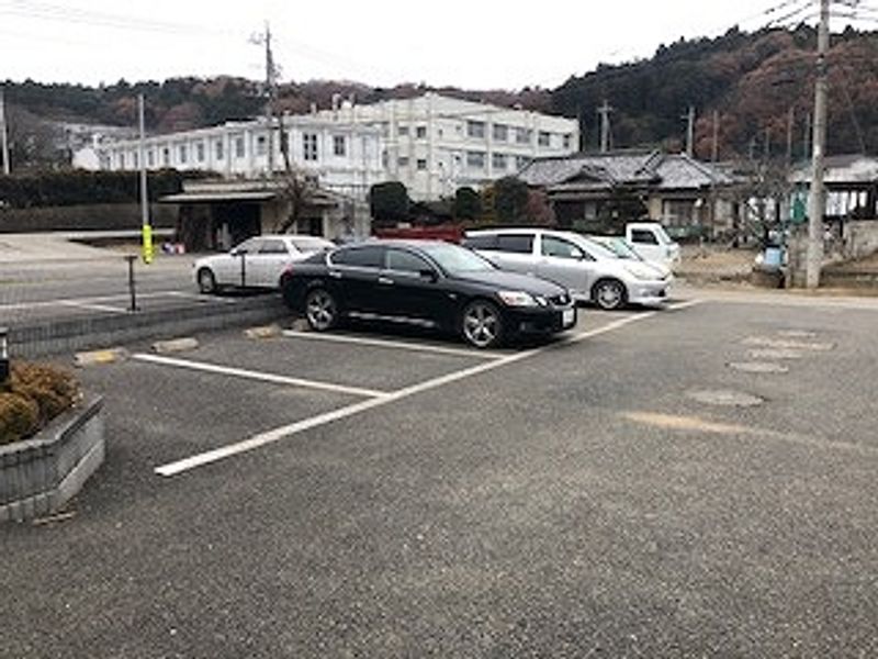 レオパレスウィステリアα 駐車場