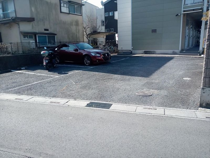 レオパレスファーレⅢ 駐車場