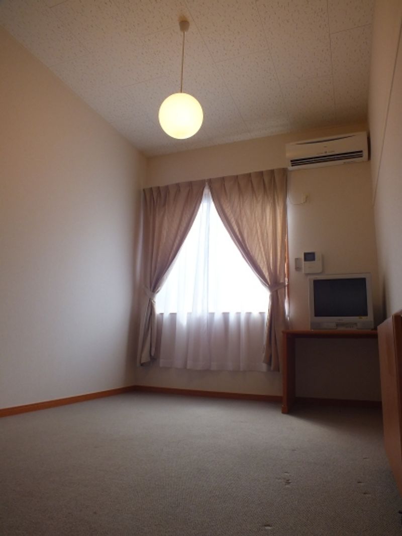 レオパレスエスト 居間