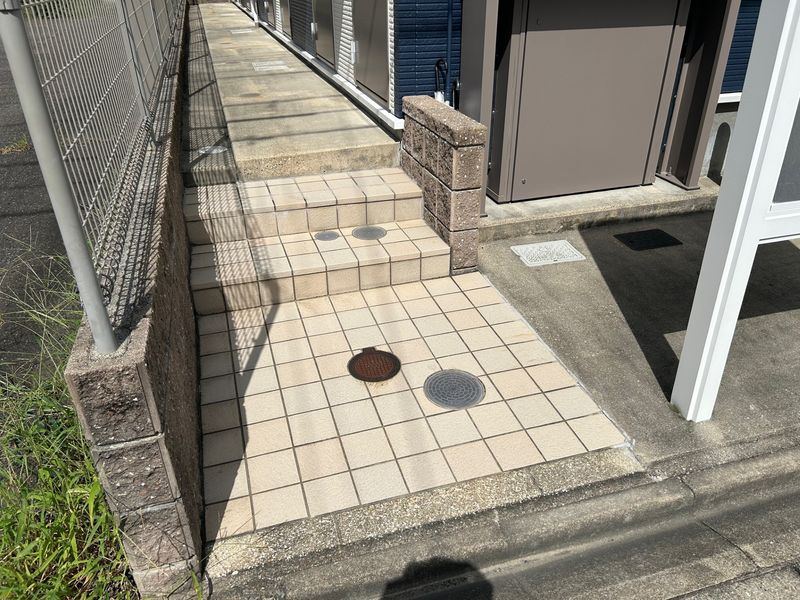 レオネクストまるはち エントランス