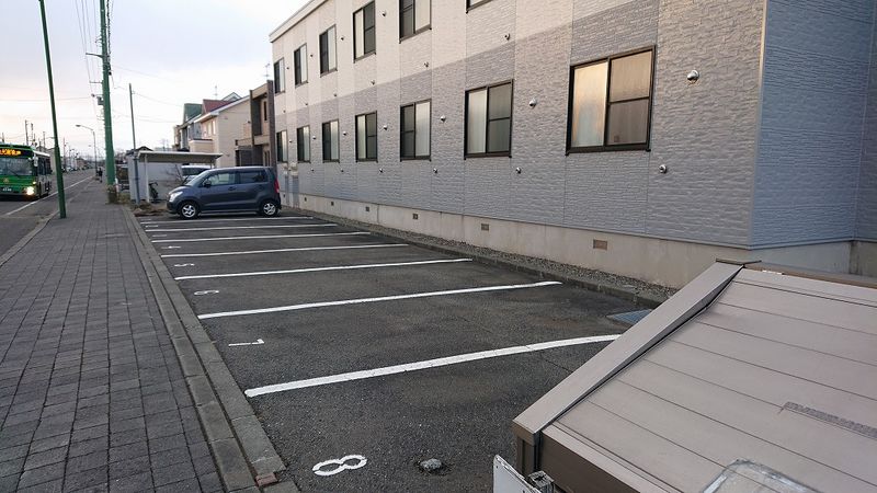 レオパレス北海道２３ 駐車場