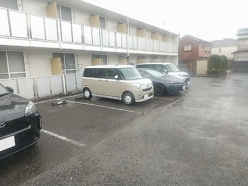 レオパレス中町 駐車場