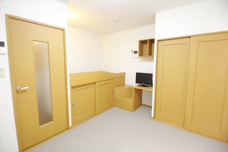 レオパレス長居西 寝室