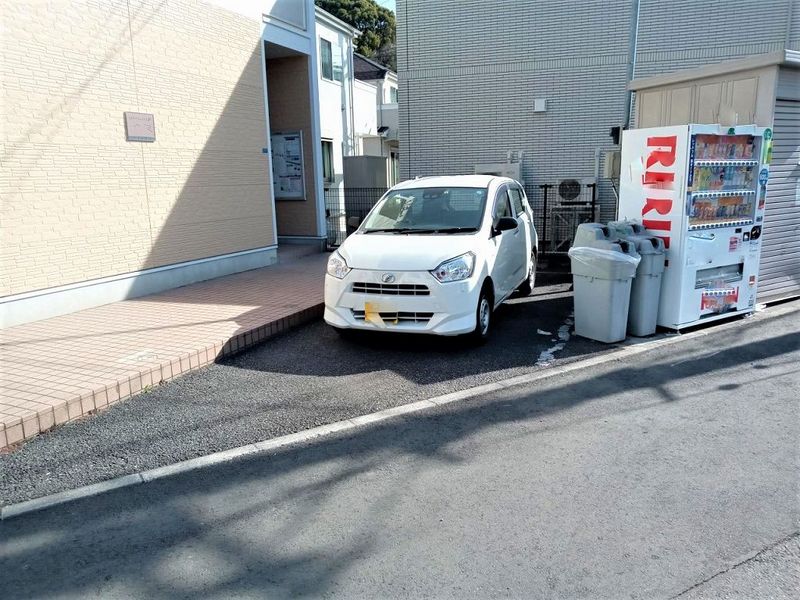 レオパレスオアシス 駐車場