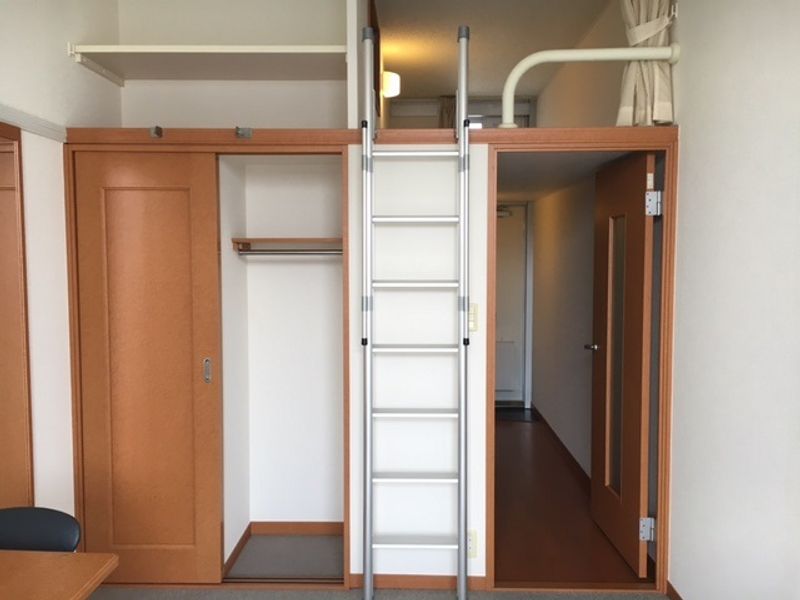 レオパレスプラム 収納