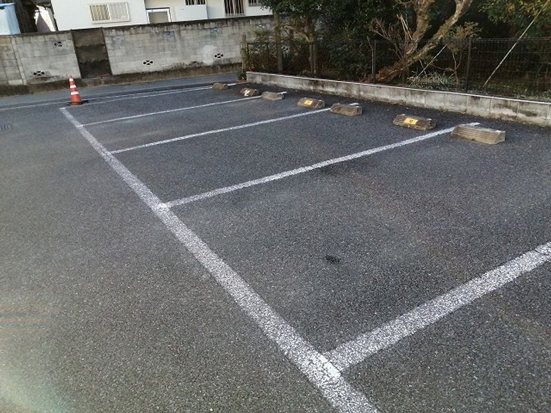 レオパレスエスポワール佐野 駐車場