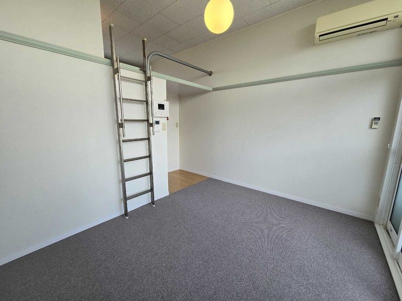 レオパレスふなとやま 居間