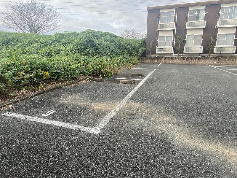 レオパレス延久Ⅳ 駐車場