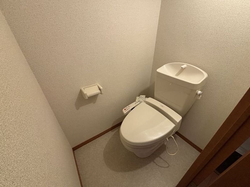 レオパレスセリバテール仁川 トイレ