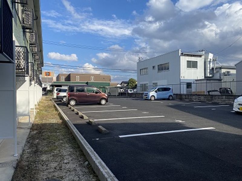 レオパレスシャルマン出雲 駐車場