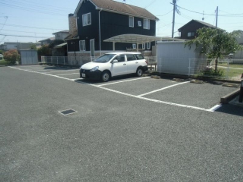 レオパレス矢本西 駐車場