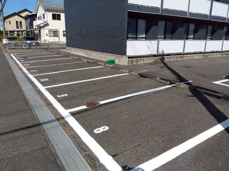 レオパレスみそらの 駐車場