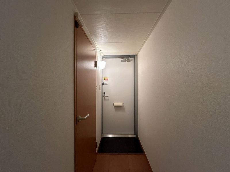 レオパレスｅｓｔ 玄関