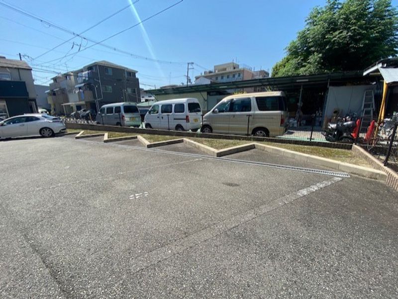 レオパレスツーリーフⅡ 駐車場