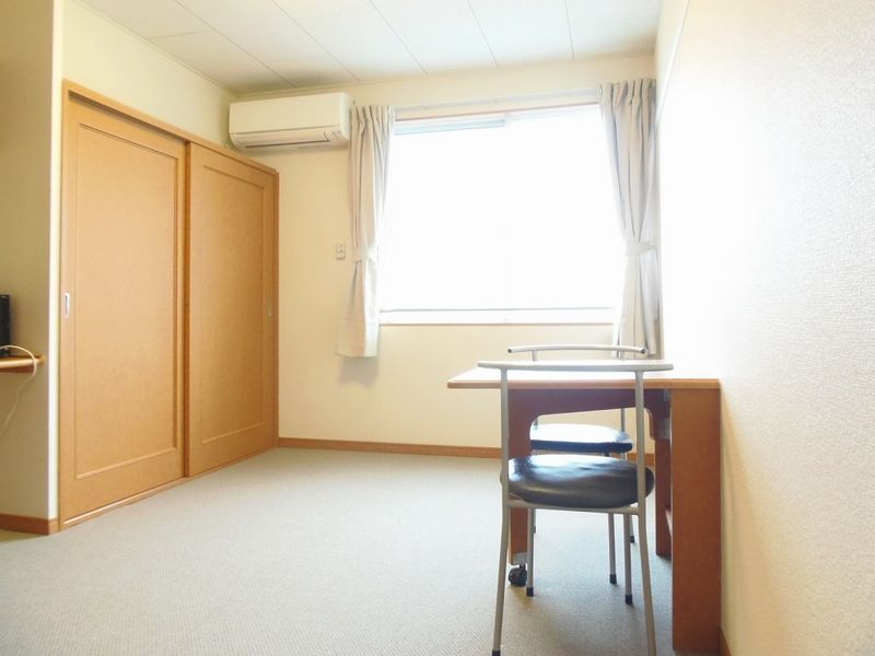 レオパレスピュア 居間