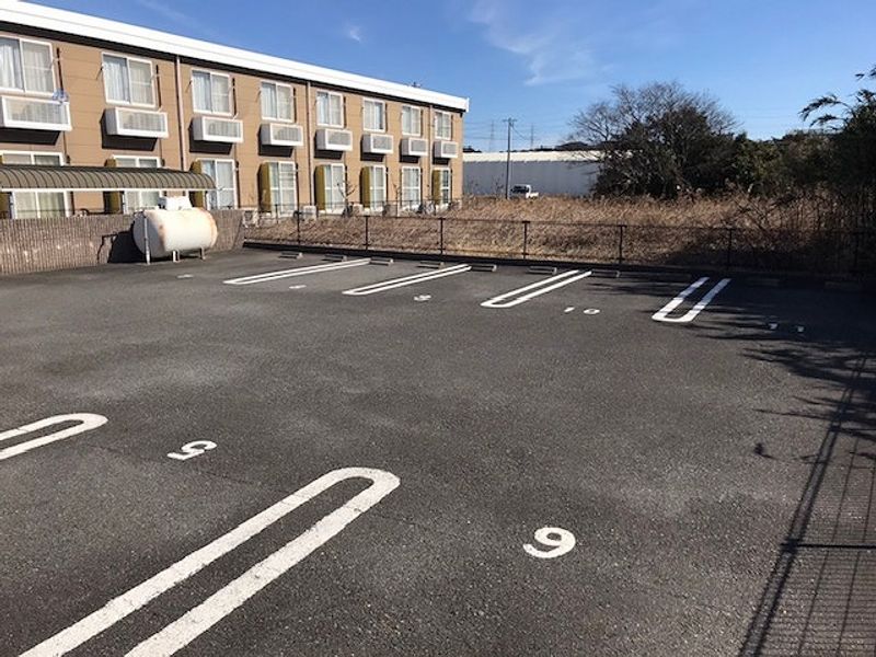 レオパレスハマエスタ 駐車場