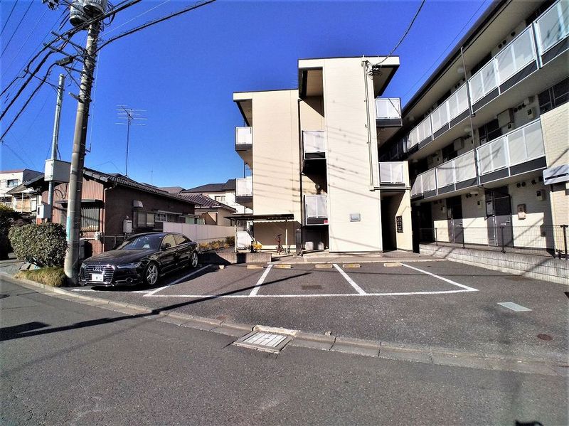 レオパレスブルーパイン松本 駐車場