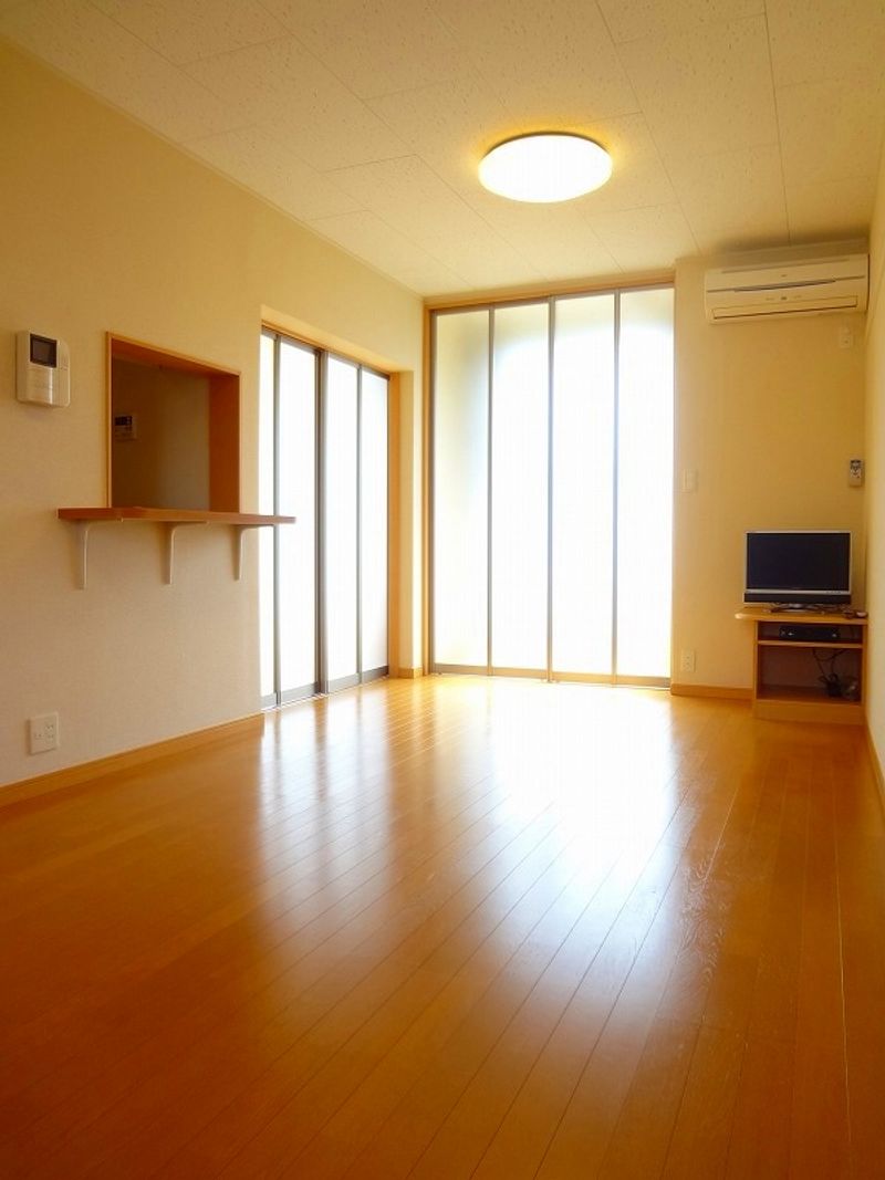 レオパレスフォレスト小倉 居間