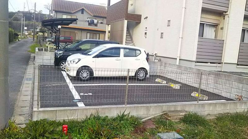 クレイノ高坂 駐車場