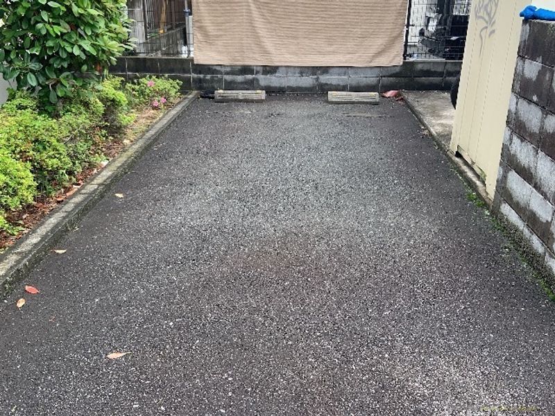 レオパレスリバーサイド咲 駐車場