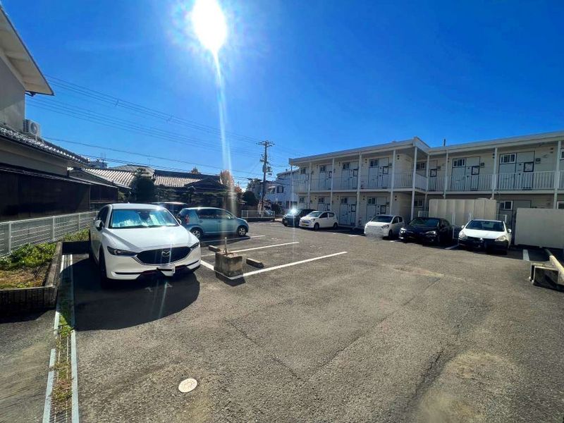 レオパレスフランボワーズ　Ａ 駐車場