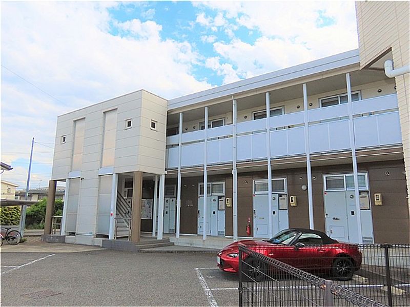 レオパレス中御所 外観