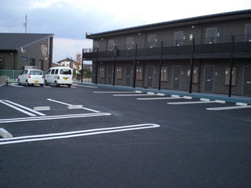 レオネクストフザンリード 駐車場