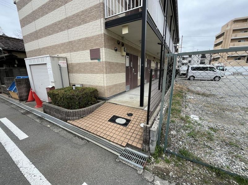 レオパレスリリー エントランス