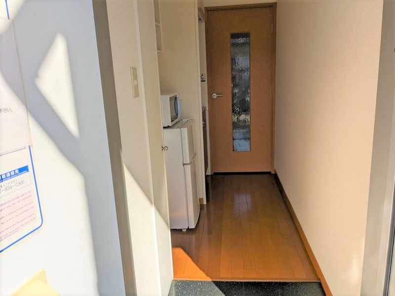 レオパレスエントラレ 玄関