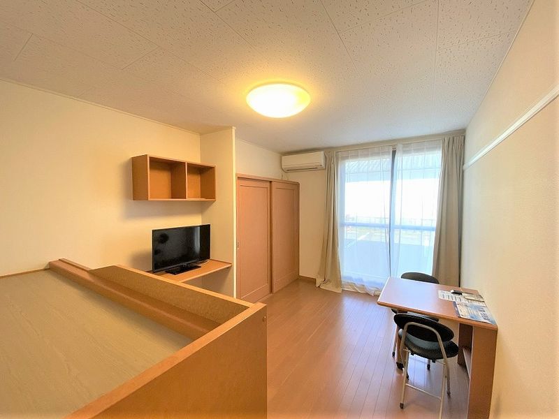 レオパレスネイティブⅤ 居間