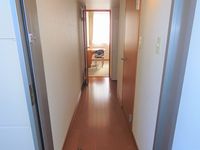 レオパレス中御所 玄関