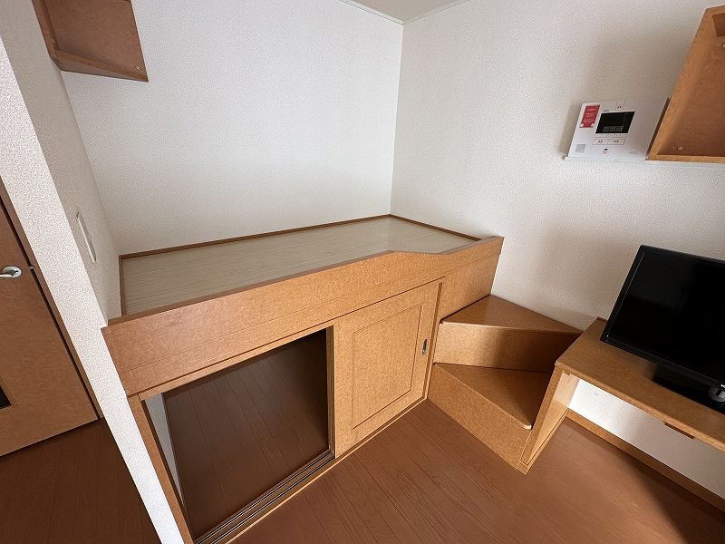 レオパレスつくい 寝室