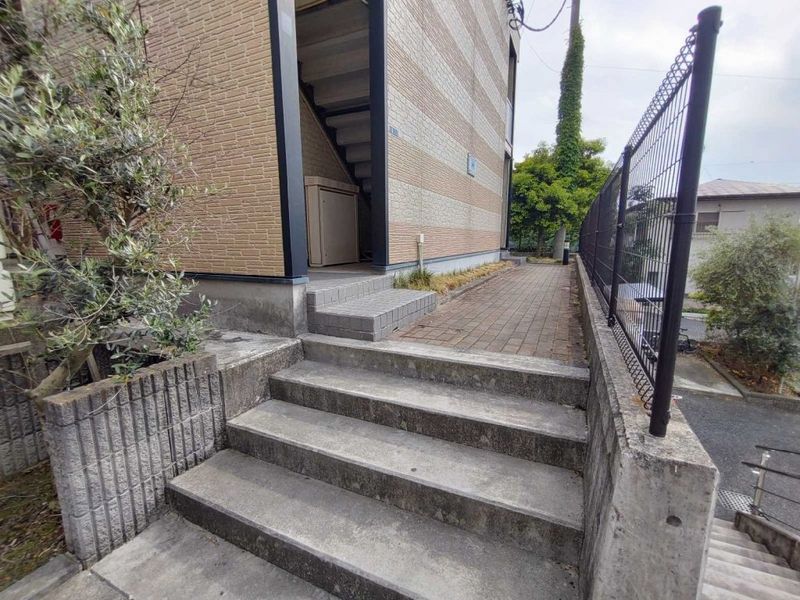 レオパレス南逆井 エントランス