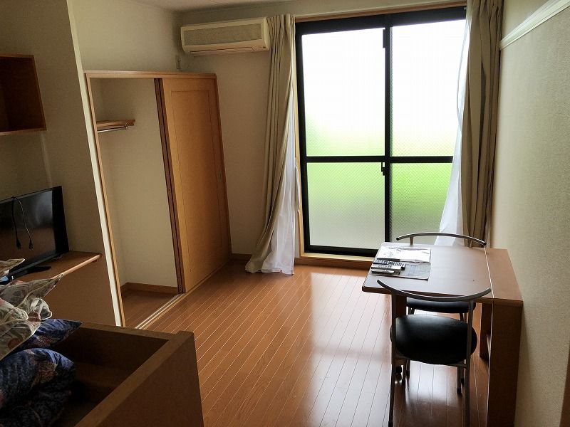 レオパレス千福 居間