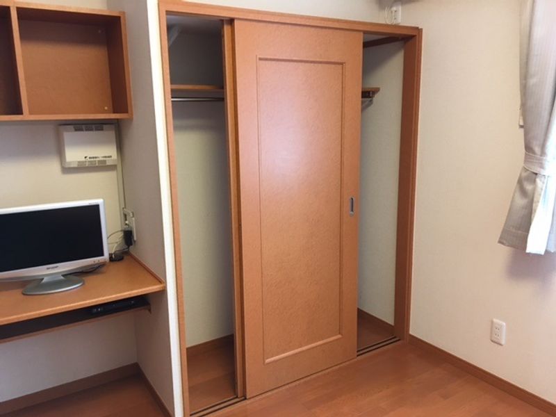 レオパレスアールスコート 収納