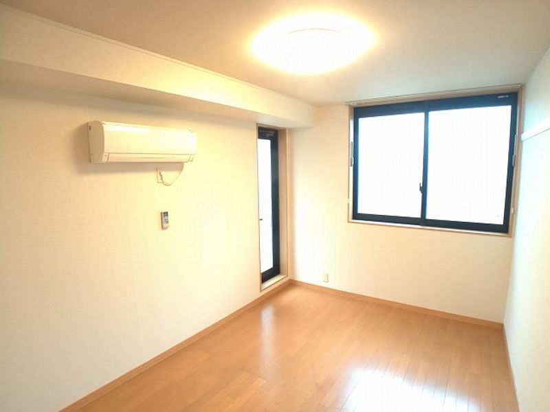 レオパレスフィオーレ船橋 居間