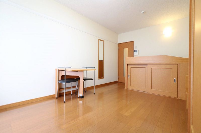 レオパレスツインズ 居間