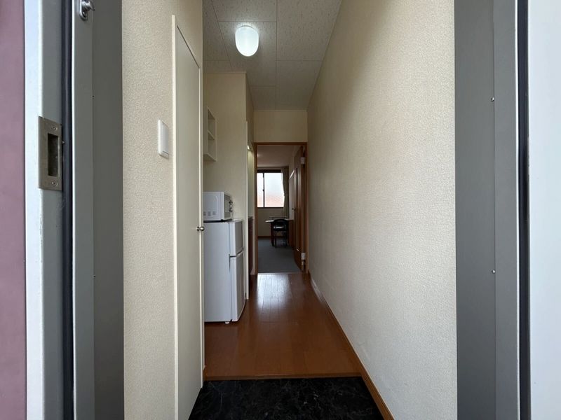 レオパレス中の島 玄関