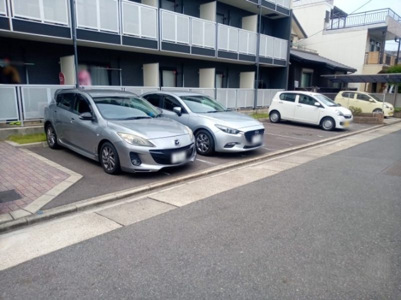 レオパレスマイン 駐車場