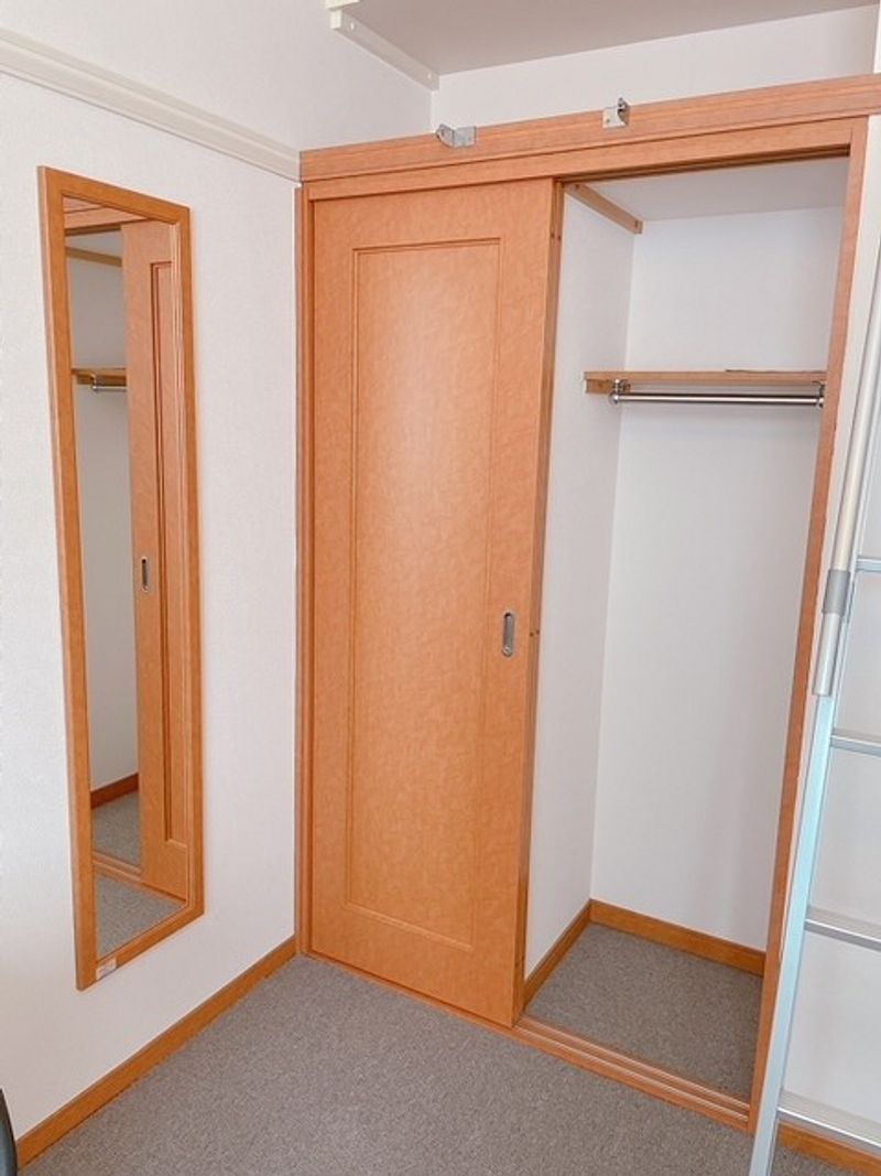 レオパレス九番町 収納