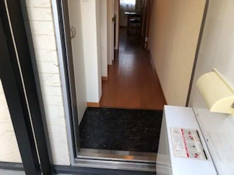 レオパレスラウンド 玄関